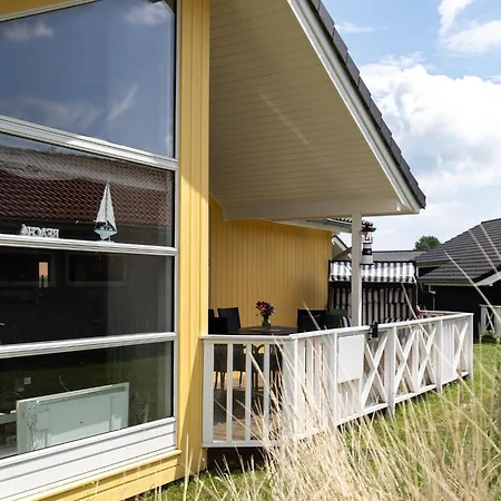 Strandhaus Mit Ueberdachter Terrasse アパート